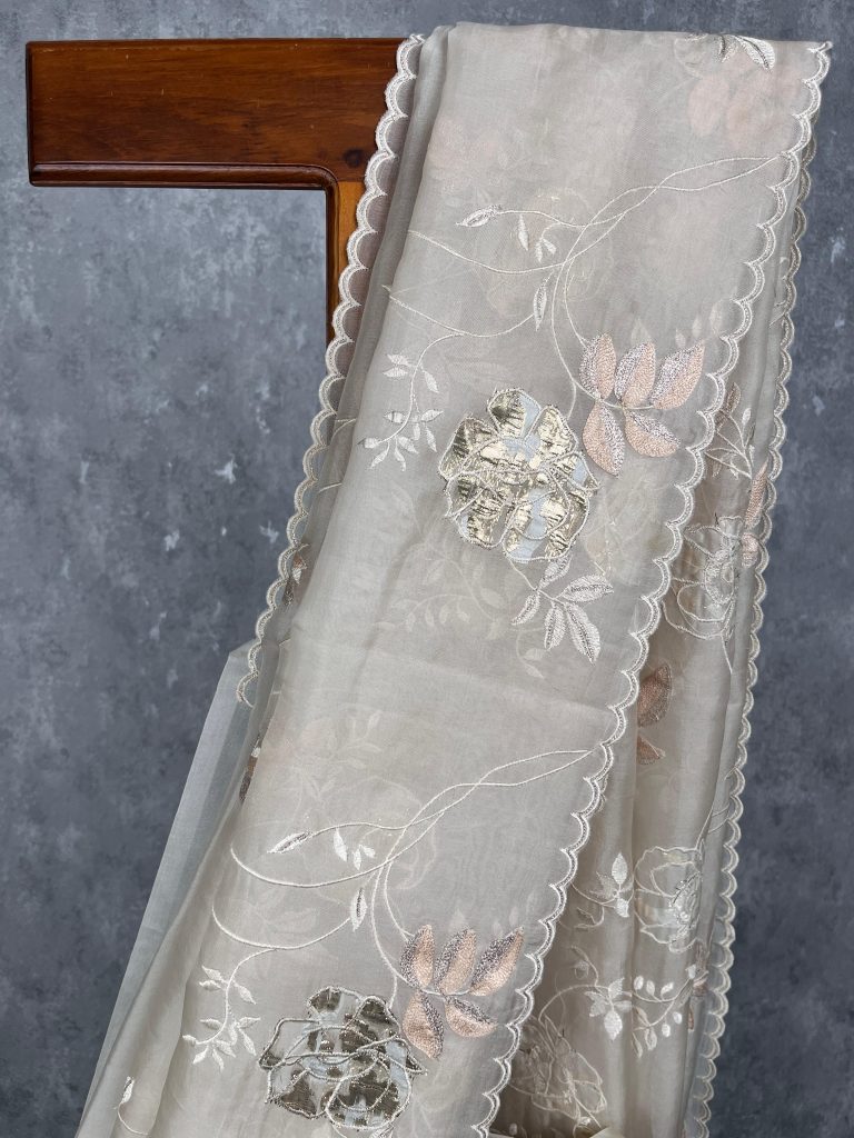 SILK ORGANZA APPLIQUE SAREE - Image 2