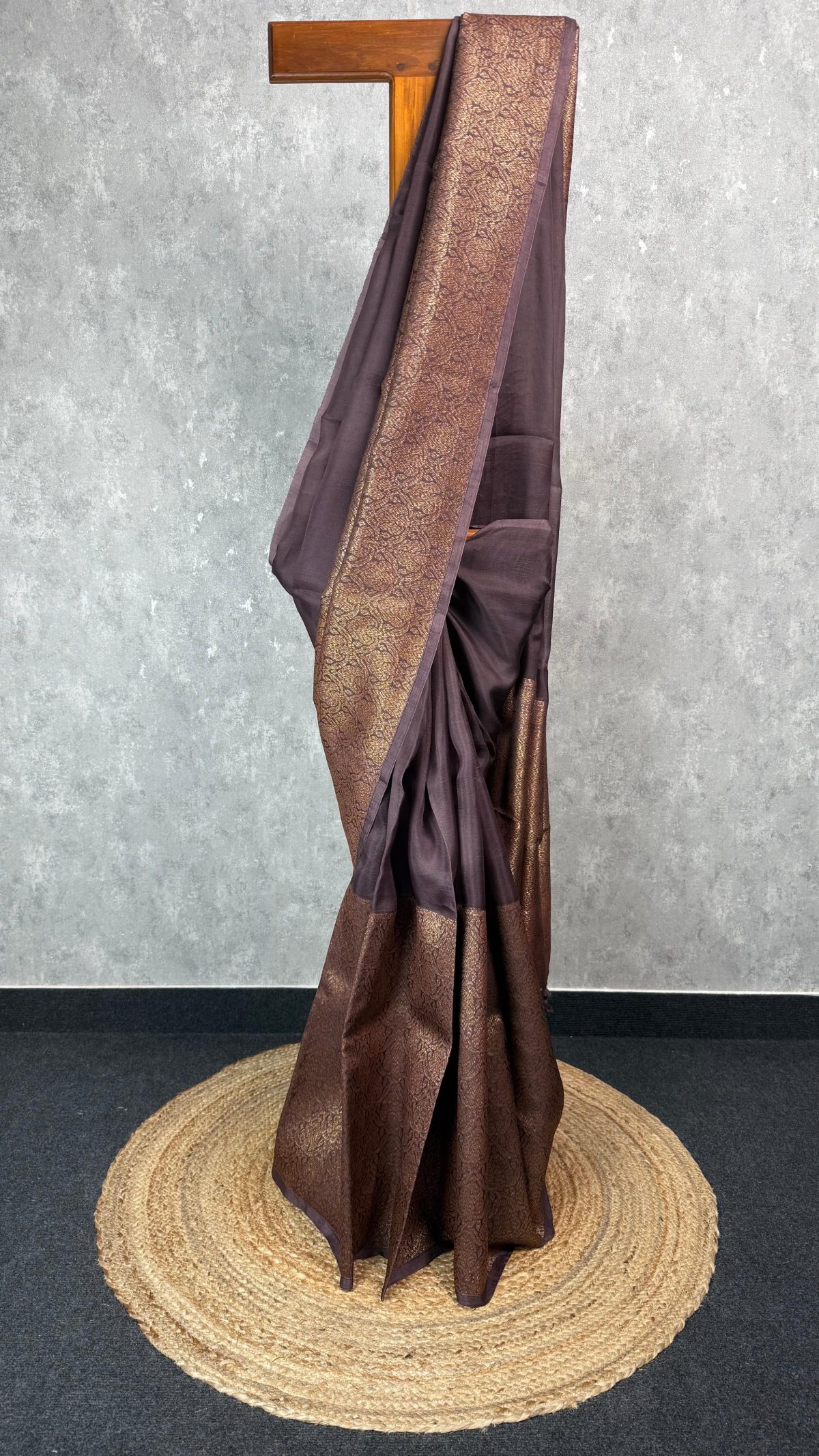 KORA ANTIQUE BHUTA BANARASI SAREE