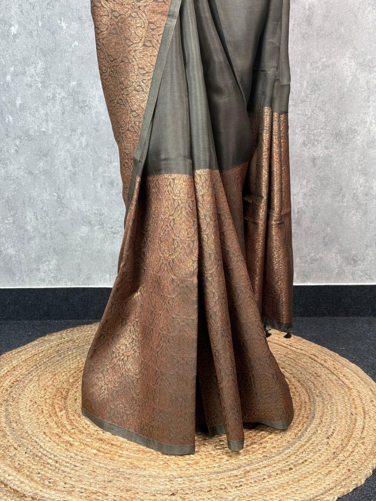 KORA  ANTIQUE BHUTA BANARASI SAREE - Image 3