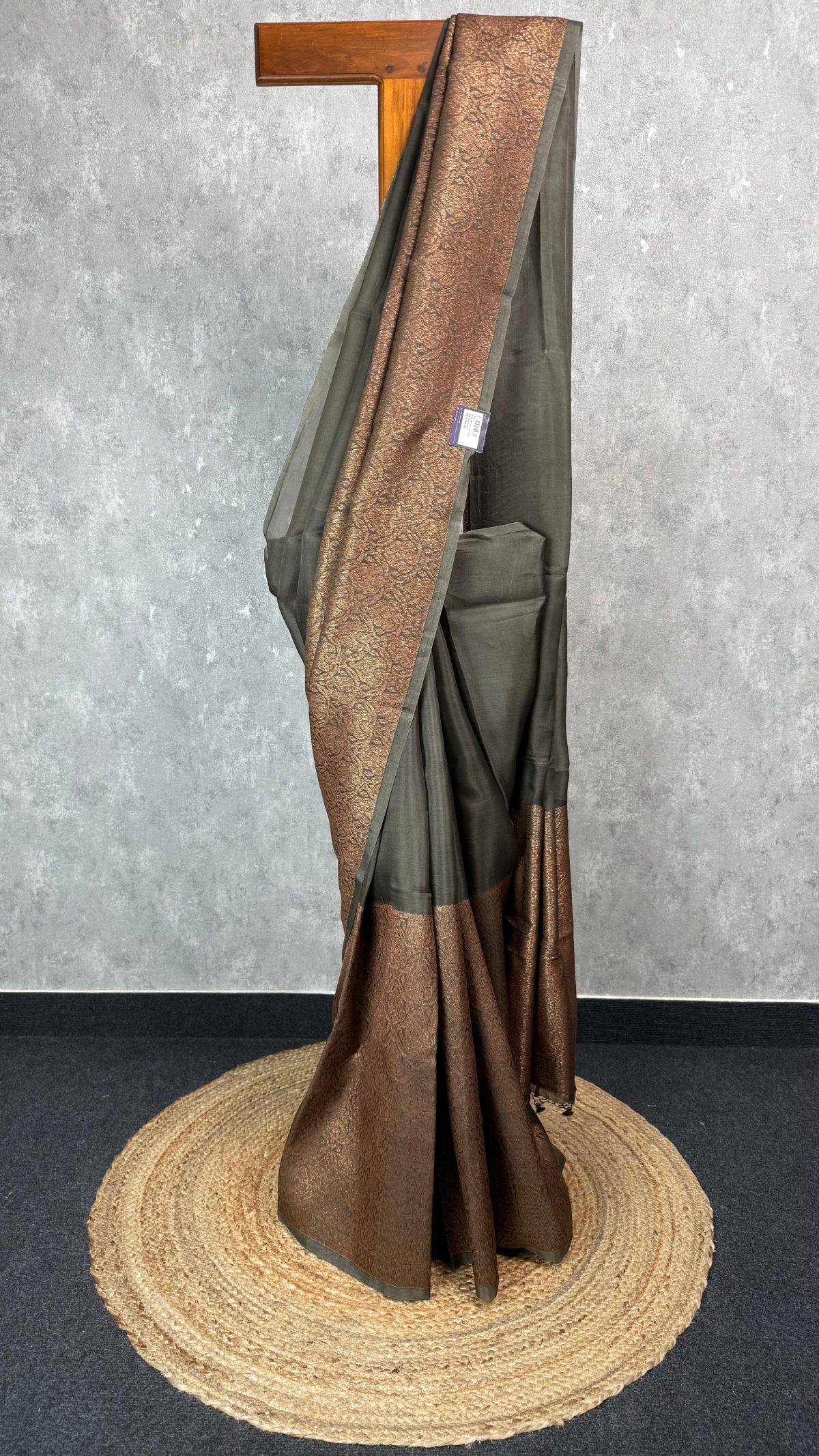 KORA  ANTIQUE BHUTA BANARASI SAREE