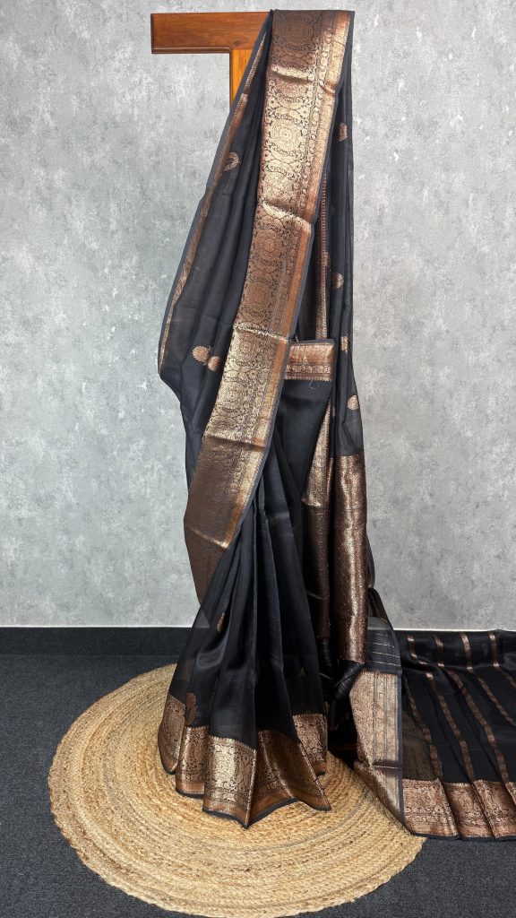 KORA ANTIQUE BORDER BHUTA BANARASI SAREE