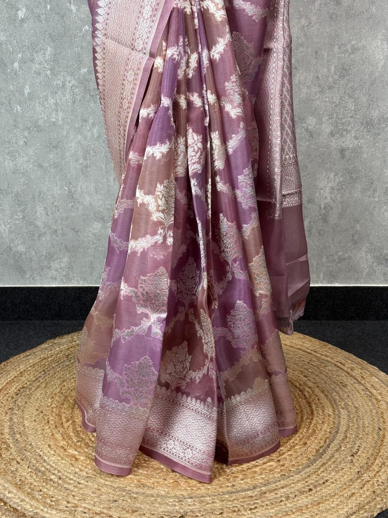 KORA HAND DYE SILVER BANARASI SAREE - Image 3