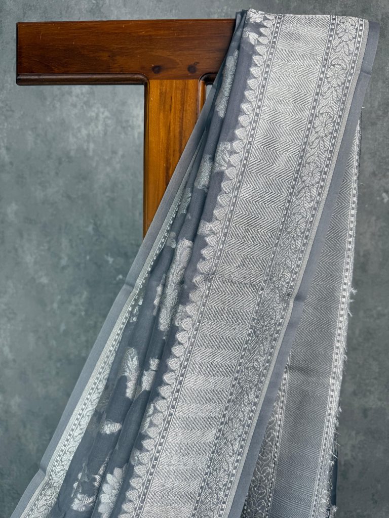 KORA GREY ZARI JAAL BANARASI SAREE - Image 2