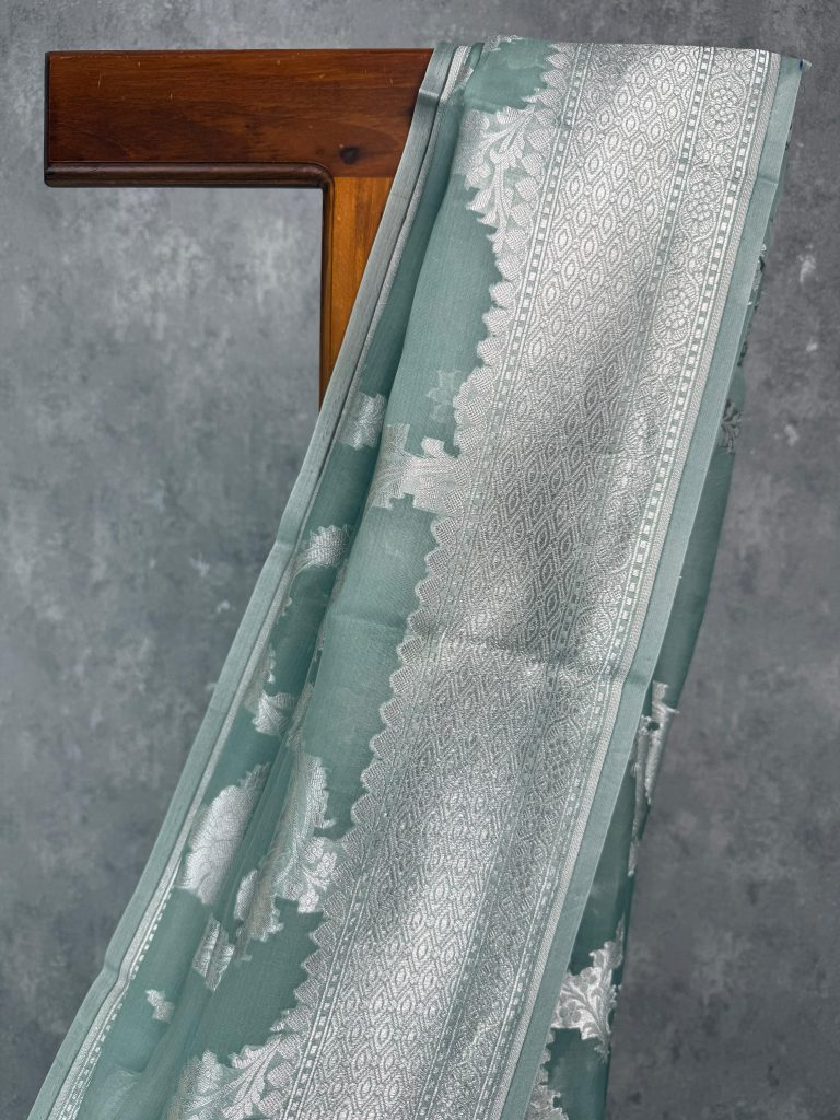 KORA SILVER ZARI JAAL BANARASI SAREE - Image 2