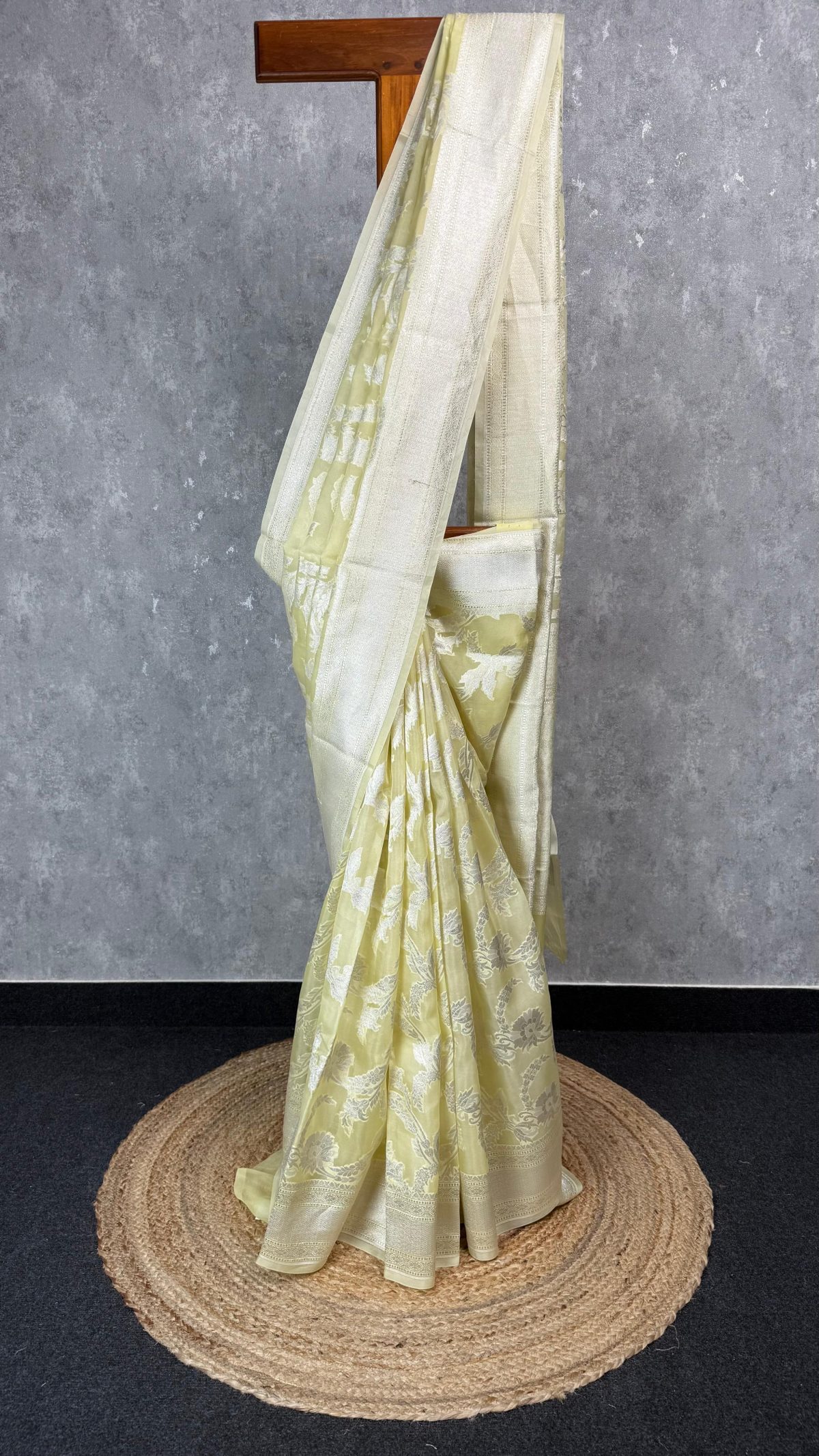KORA SILVER ZARI JAAL BANARASI SAREE