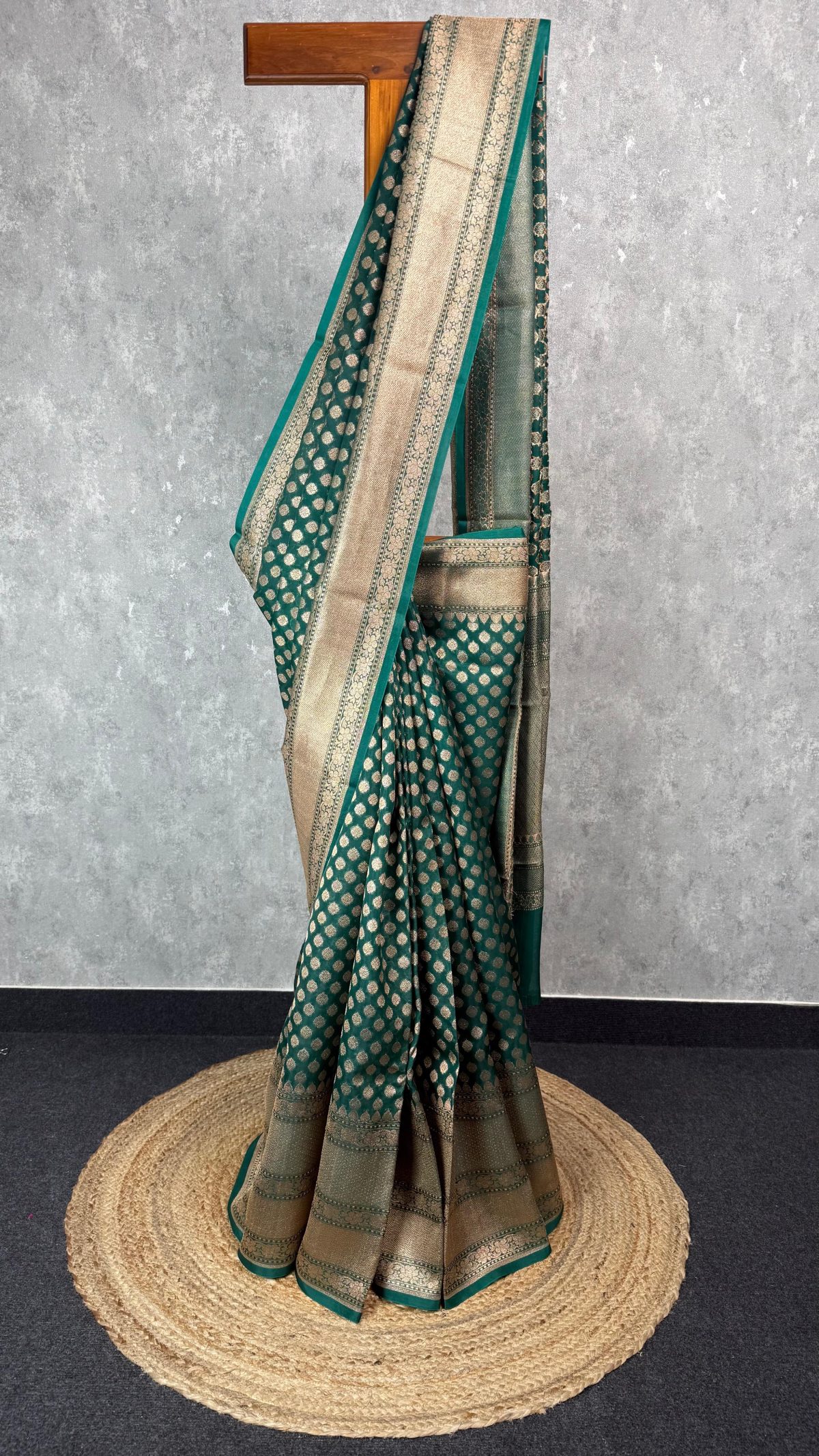 KORA WATER ZARI BHUTA BANARASI SAREE