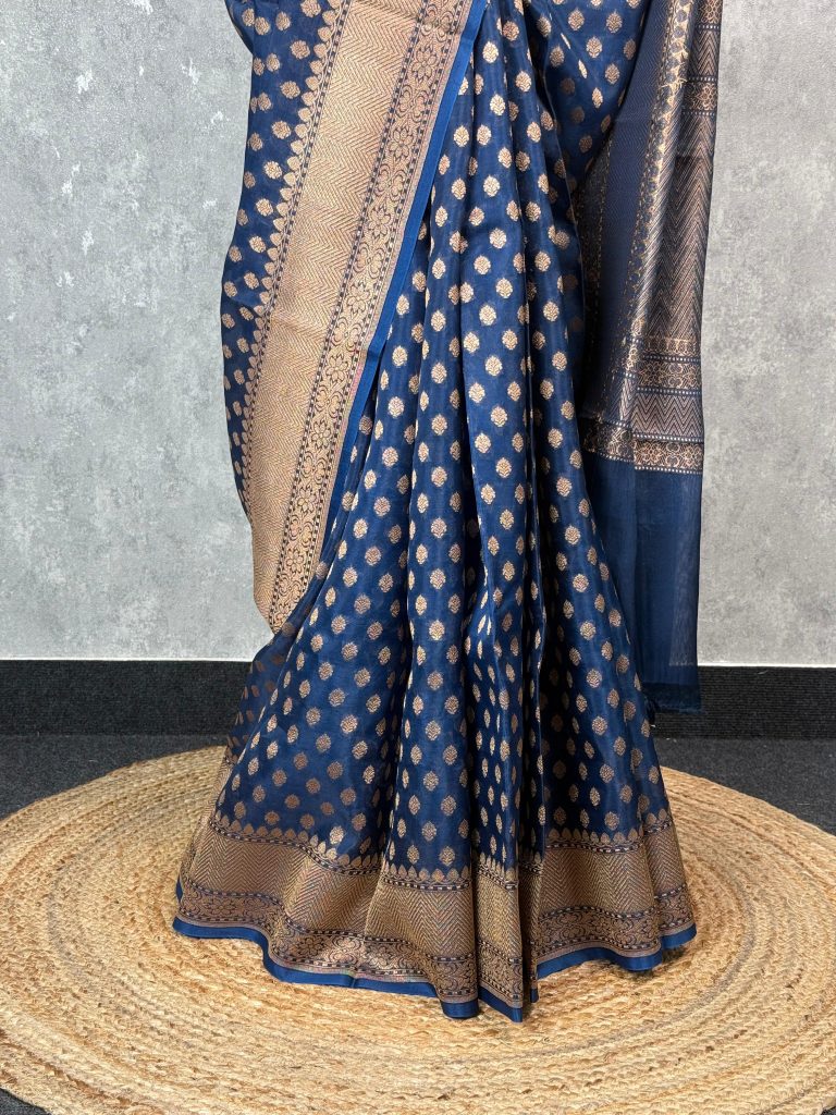KORA WATER ZARI BHUTA BANARASI SAREE - Image 3