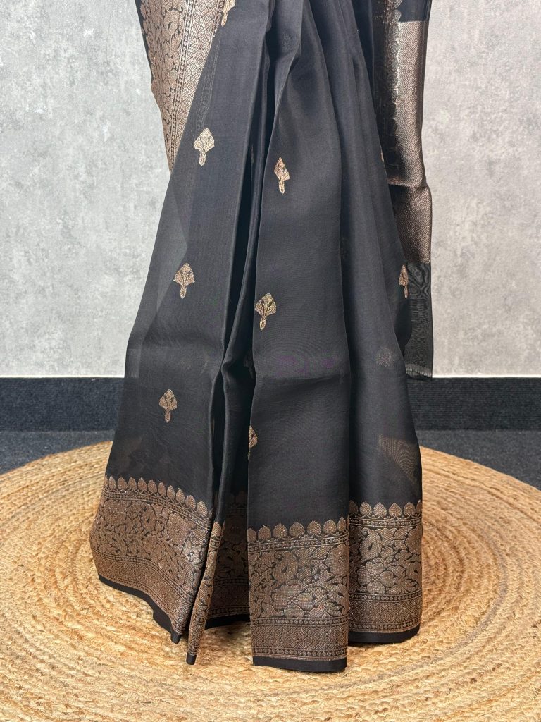 KORA ANTIQUE ZARI BORDER BANARASI SAREE - Image 3