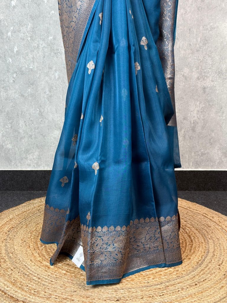 KORA ANTIQUE ZARI BORDER BANARASI SAREE - Image 3