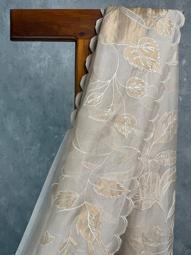 SILK ORGANZA TISSUE APPLIQUE EMBROIDERY SAREE - Image 2