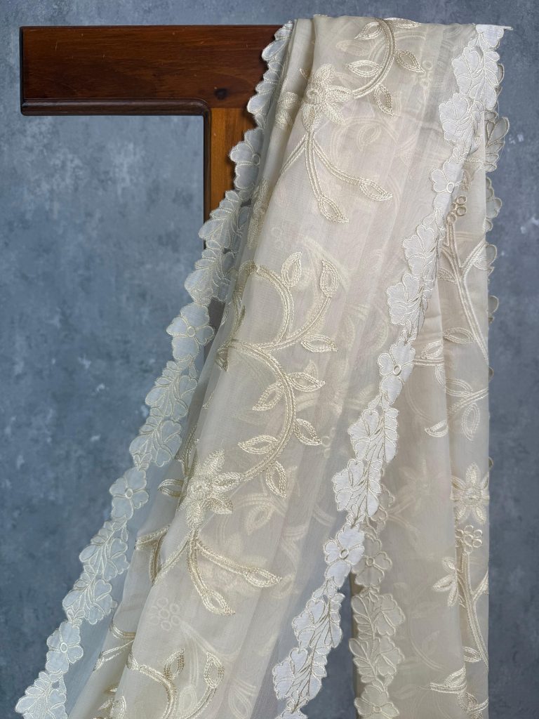 ORGANZA TISSUE APPLIQUE EMBROIDERY SAREE - Image 2