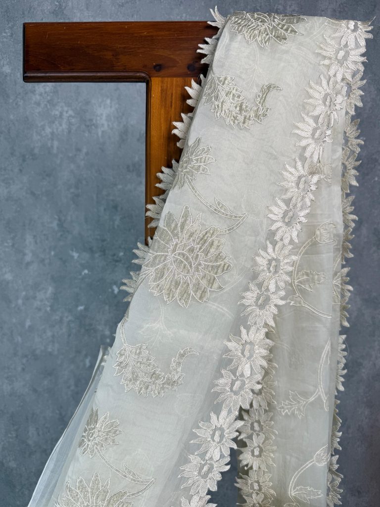ORGANZA TISSUE APPLIQUE EMBROIDERY SAREE - Image 2