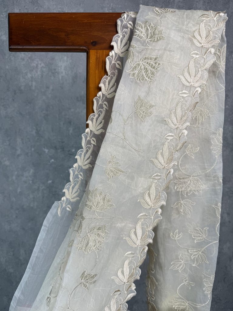 ORGANZA TISSUE APPLIQUE EMBROIDERY SAREE - Image 2
