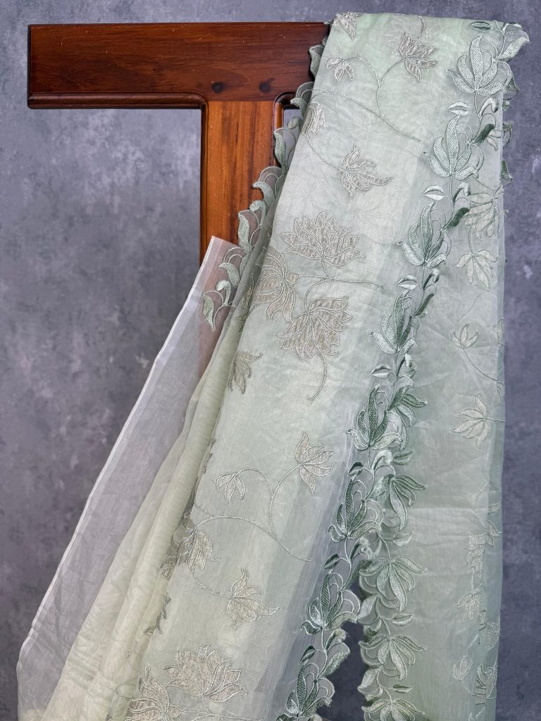 ORGANZA TISSUE APPLIQUE EMBROIDERY SAREE - Image 2