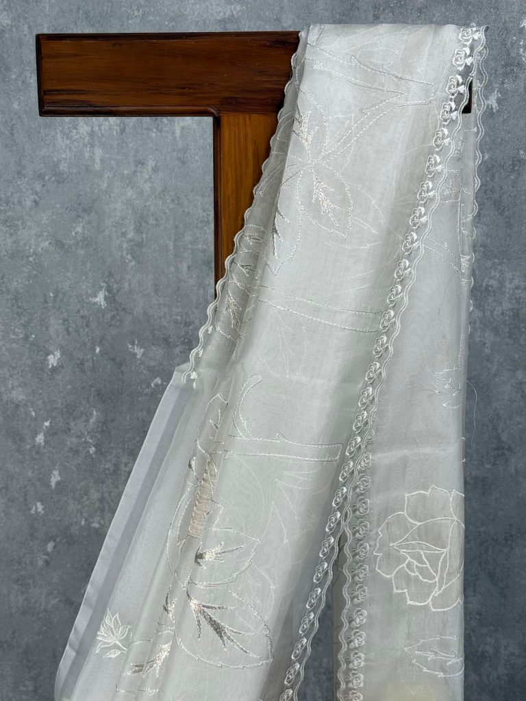 SILK ORGANZA TISSUE APPLIQUE EMBROIDERY SAREE - Image 2