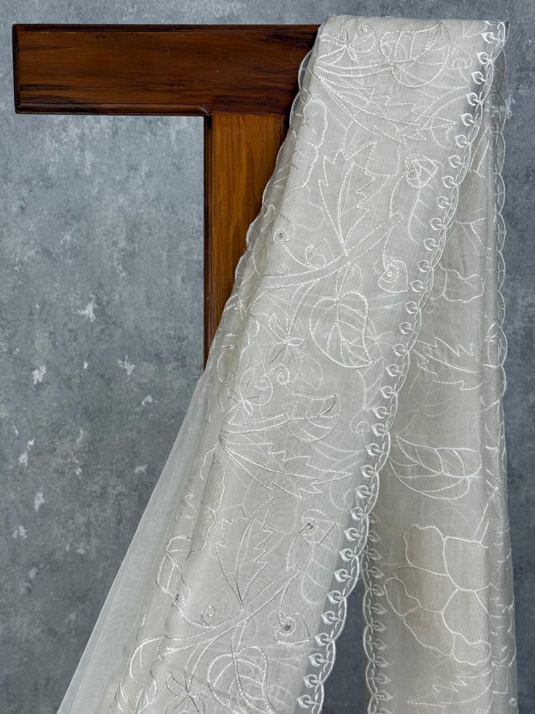 SILK ORGANZA TISSUE APPLIQUE EMBROIDERY SAREE - Image 2