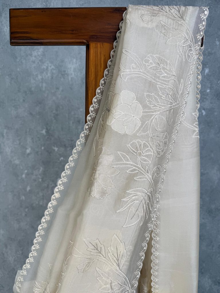 SILK ORGANZA APPLIQUE EMBROIDERY SAREE - Image 2