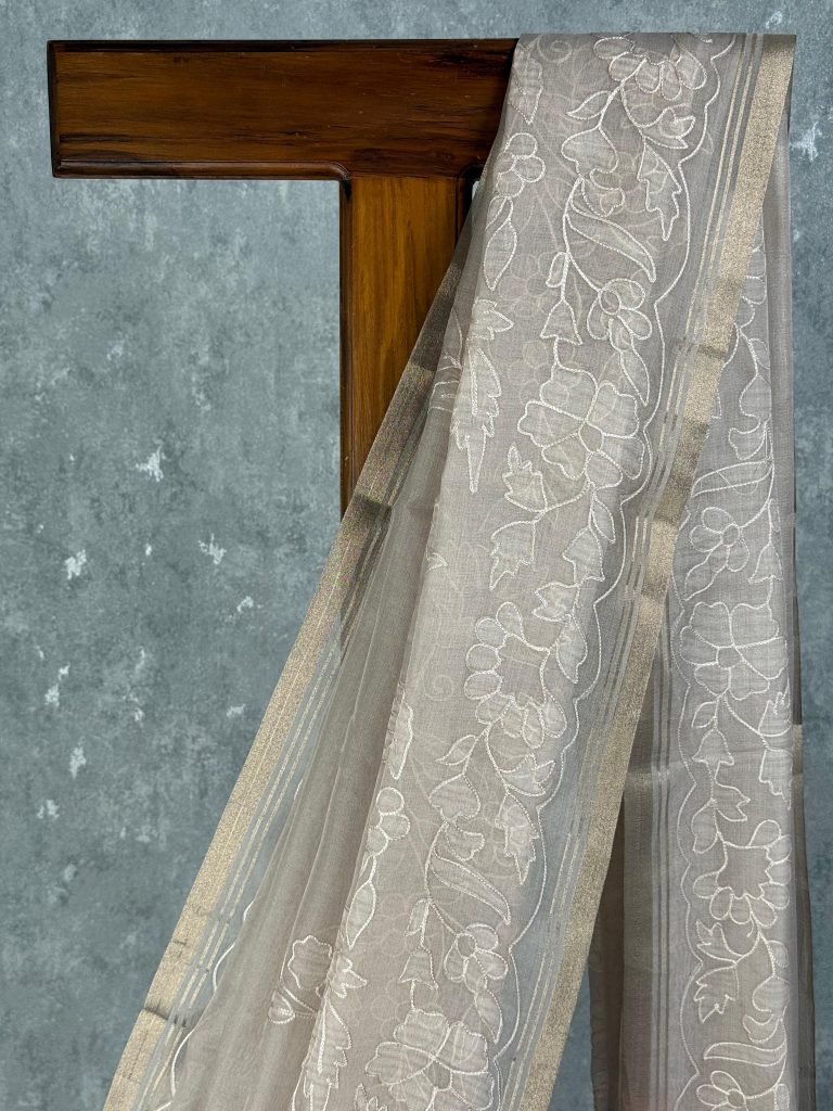 SEMI ORGANZA APPLIQUE EMBROIDERY SAREE - Image 2