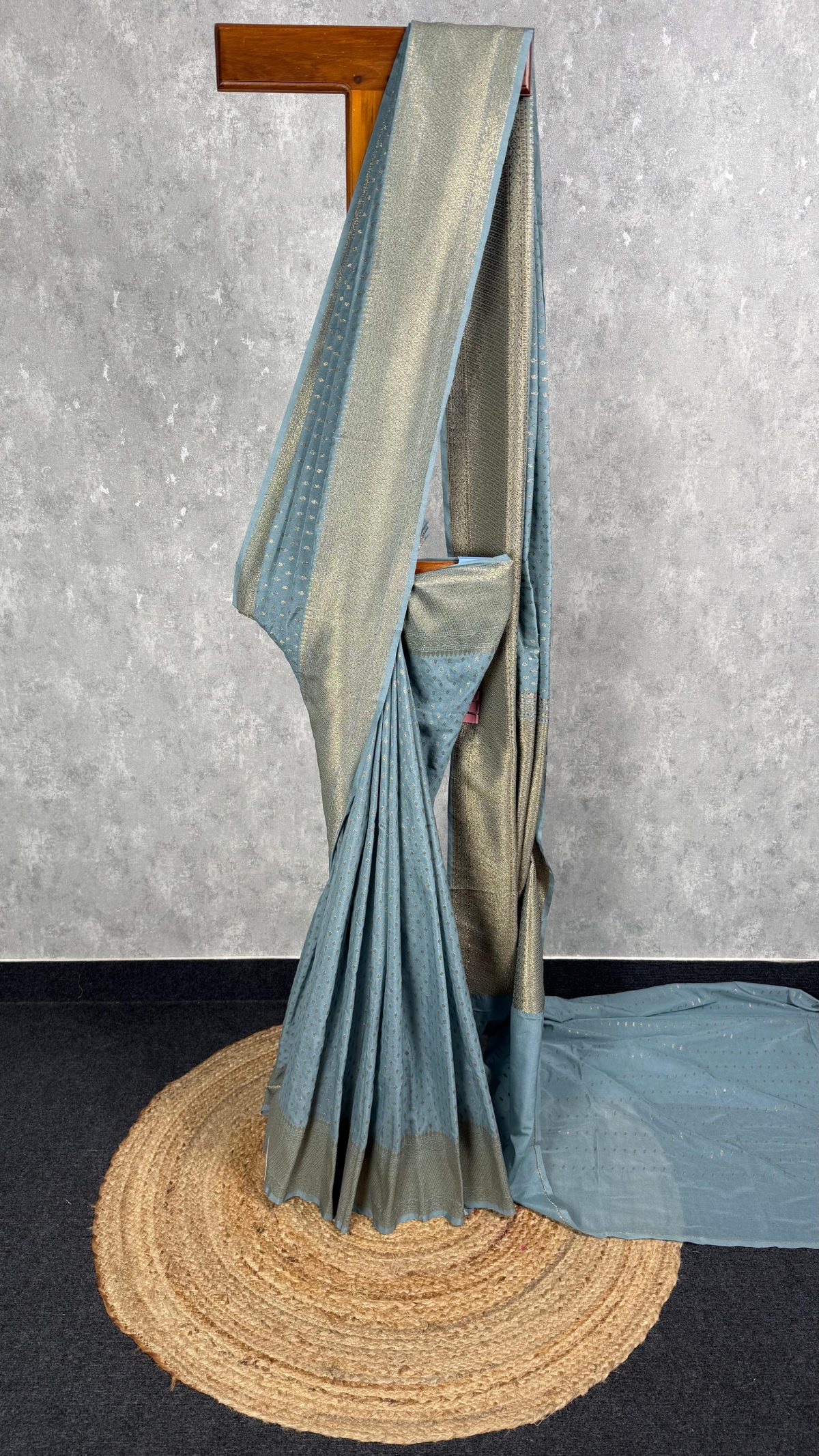 SEMI GEORGETTE ANTIQUE ZARI BANARASI SAREE